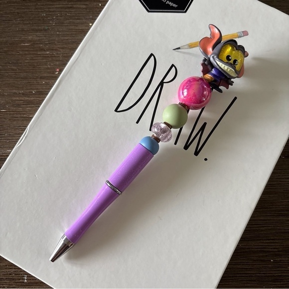 Disney Doorables: The Great Detective: Fidget handmade beaded pen - Picture 2 of 3